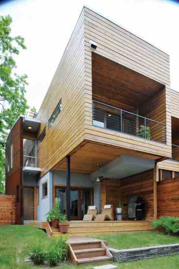 
With indoor/outdoor connections, a living roof and expansive windows, the home expresses homeowner and architect Shelby Navarro's desire to show "balance and harmony" between man and nature.
